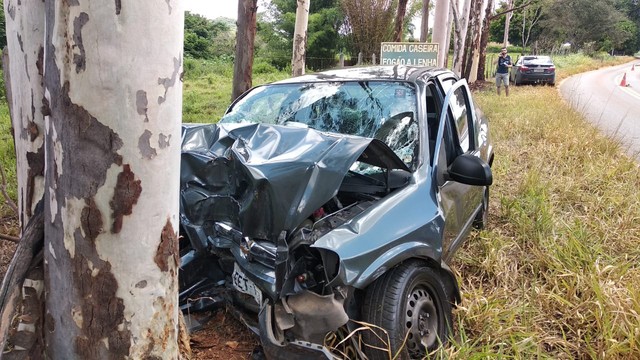 Acidente deixou dois mortos entre Ilicínea e Guapé (MG) — Foto: Corpo de Bombeiros